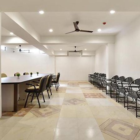 Fabhotel Siddharth Corporate - Vavol, Gandhinagar Exterior foto