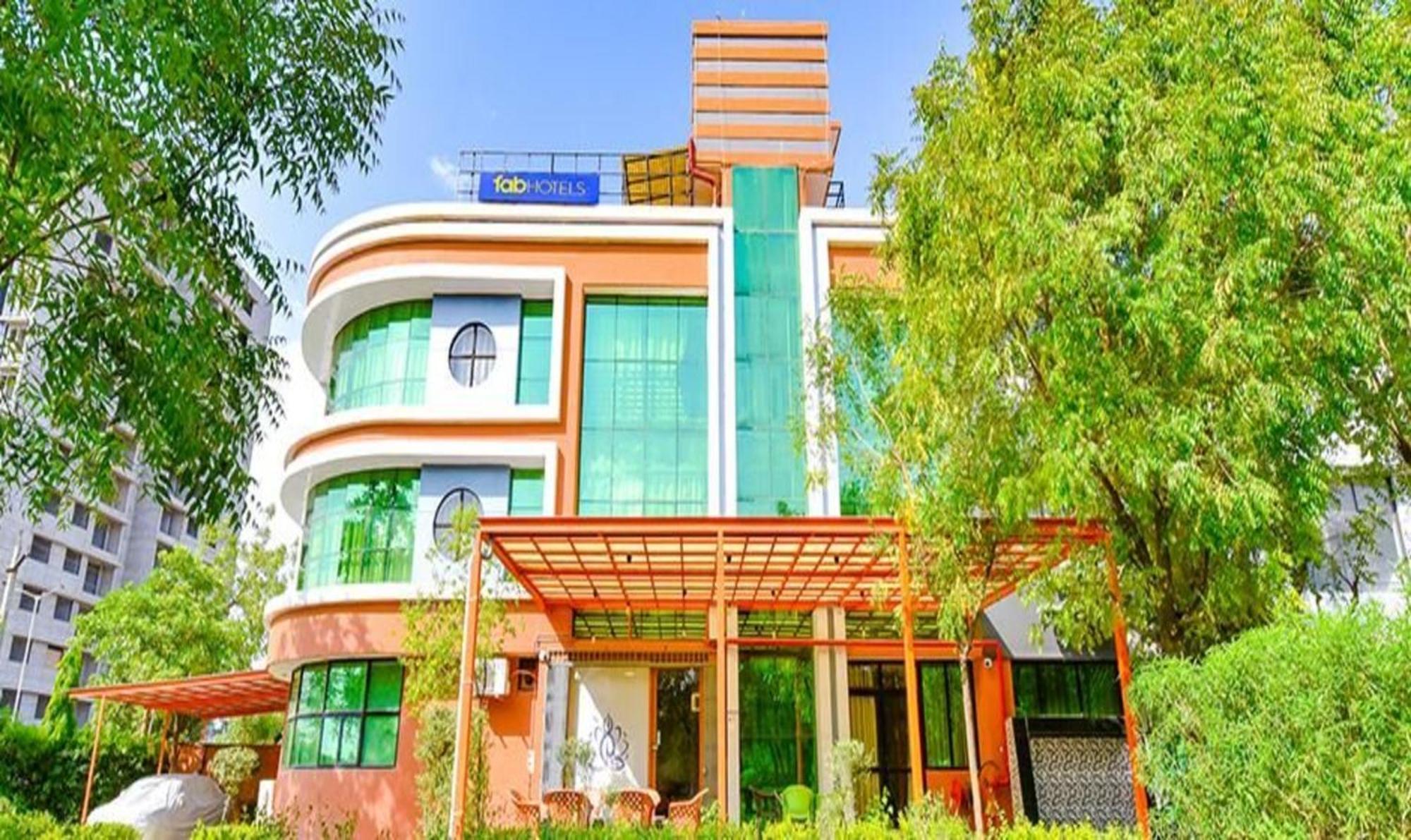 Fabhotel Siddharth Corporate - Vavol, Gandhinagar Exterior foto